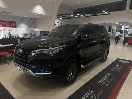 TOYOTA HILUX SW4 2.8 D-4D TURBO DIESEL SRX 4X4 AUTOMÁTICO